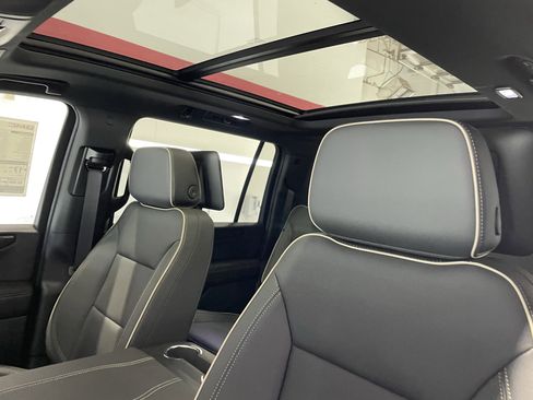 New 2026 GMC Yukon XL Elevation w/ Elevation Premium Package RWD image 17