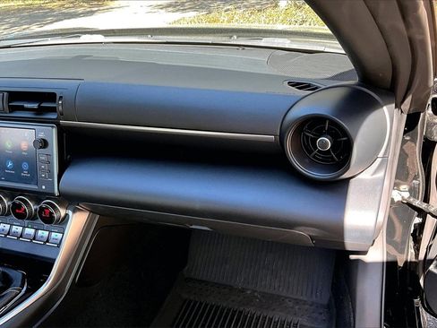 Used 2025 Toyota GR86 Premium image 20