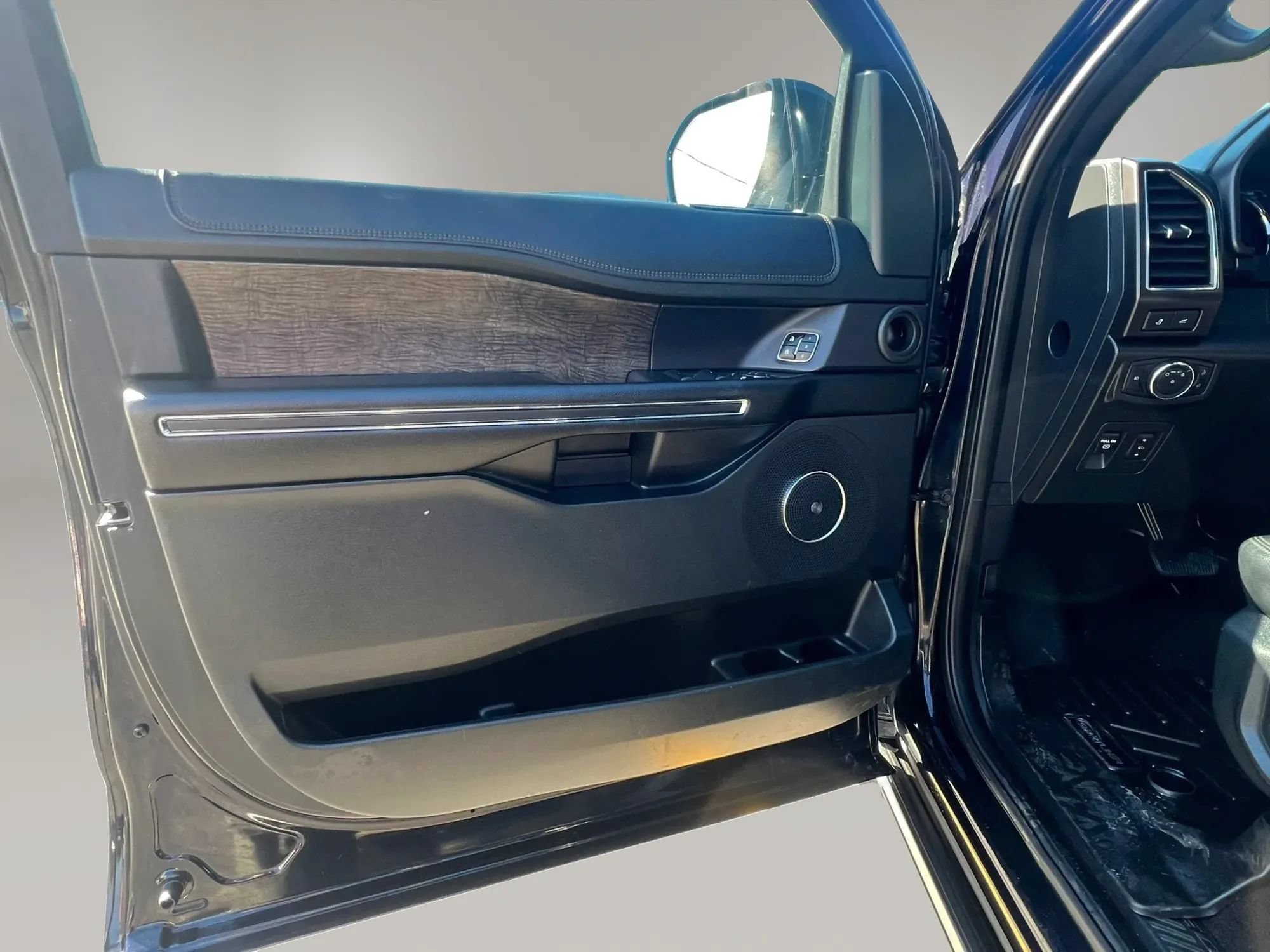 Used 2021 Ford Expedition Max Limited AWD/4WD image 12