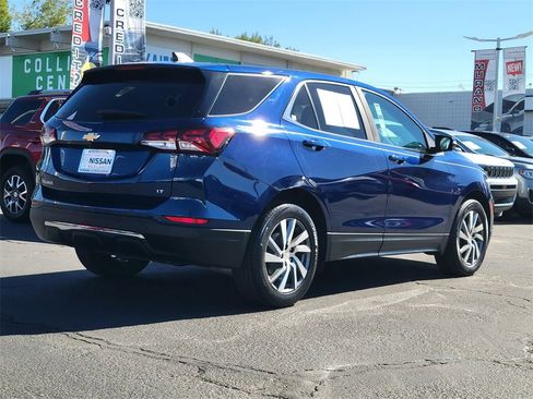 Used 2022 Chevrolet Equinox LT image 2