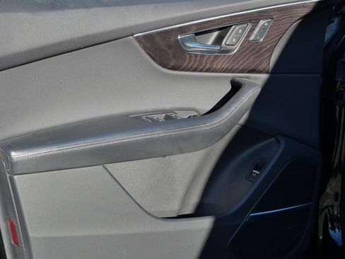 Used 2022 Audi Q7 3.0T Prestige image 14