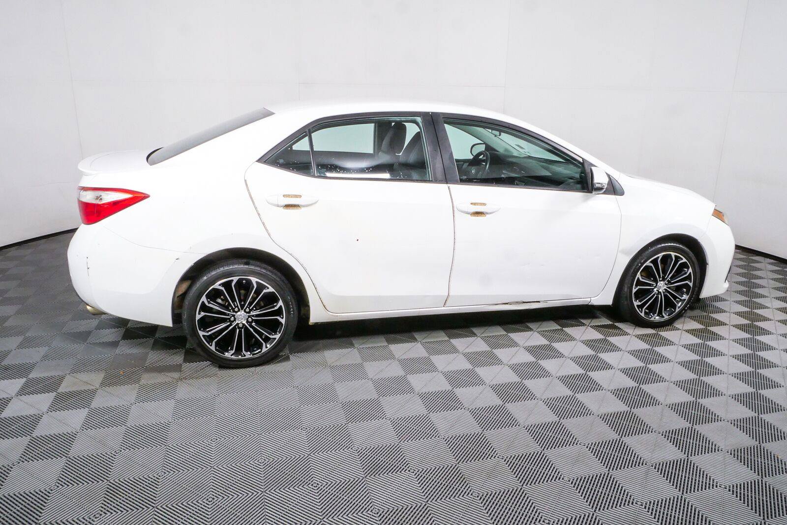 Used 2014 Toyota Corolla S FWD image 2