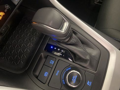 Used 2022 Toyota RAV4 SE image 23