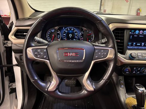 Used 2019 GMC Acadia Denali w/ Technology Package FWD image 34