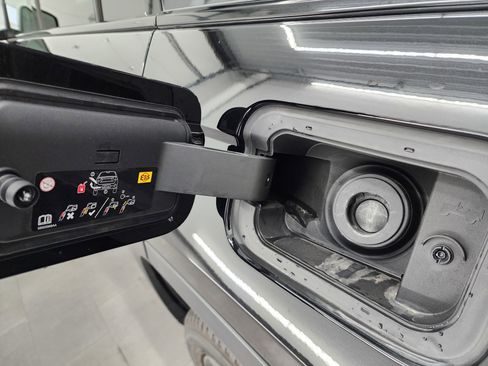 Used 2023 Jeep Grand Cherokee Limited w/ Black Appearance Package image 34