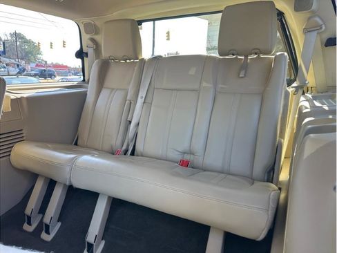 Used 2016 Lincoln Navigator Reserve image 9