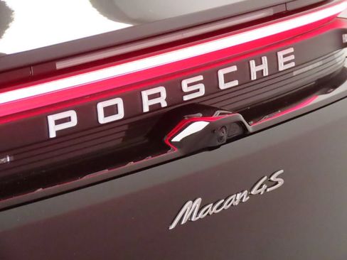 Certified 2025 Porsche Macan 4S Electric AWD/4WD image 12