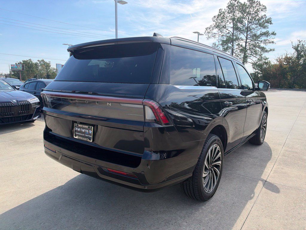 Used 2025 Lincoln Navigator Black Label AWD/4WD image 5