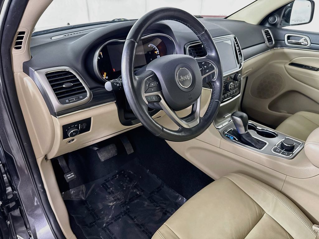 Used 2020 Jeep Grand Cherokee Limited AWD/4WD image 19