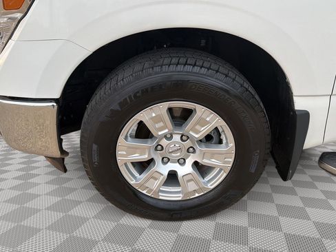 Used 2018 Nissan Titan SV image 18