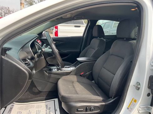 Used 2016 Chevrolet Malibu LT image 9