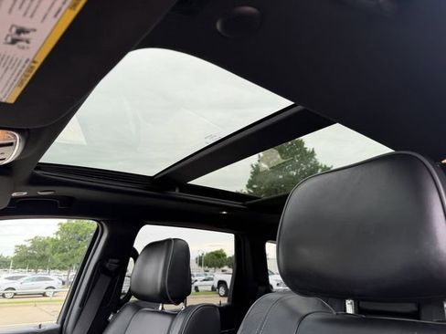 Used 2019 Jeep Grand Cherokee Overland AWD/4WD image 26