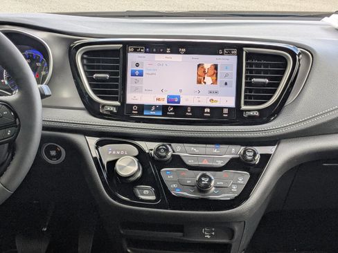 New 2026 Chrysler Pacifica Select FWD image 16