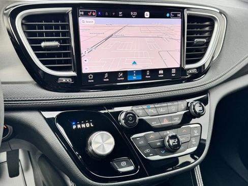 Used 2023 Chrysler Pacifica Limited w/ S Appearance Package AWD/4WD image 23