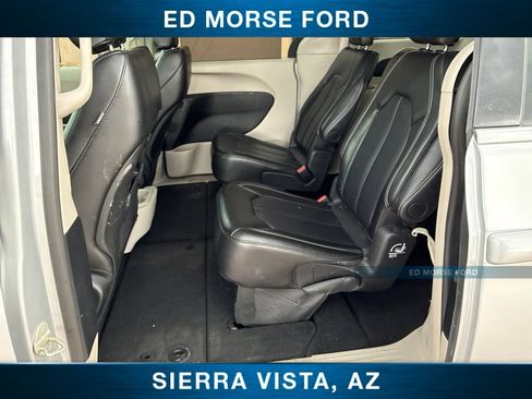 Used 2024 Chrysler Pacifica Touring-L FWD image 19