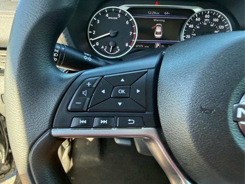 Used 2024 Nissan Sentra SV FWD image 29
