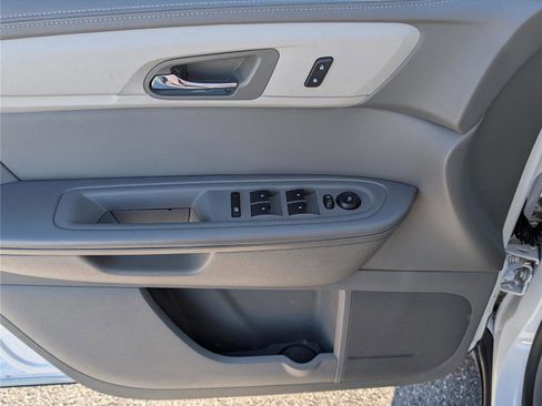 Used 2017 Chevrolet Traverse LT w/ Style and Technology Package image 19