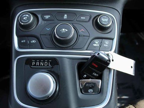Used 2016 Chrysler 200 Limited FWD image 23
