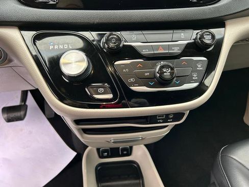 Used 2020 Chrysler Voyager Lxi image 19