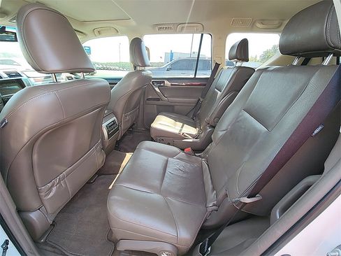 Used 2017 Lexus GX 460 image 29