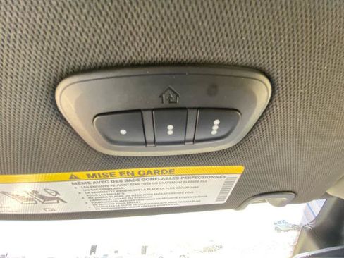 Used 2025 Chrysler Pacifica Limited FWD image 40