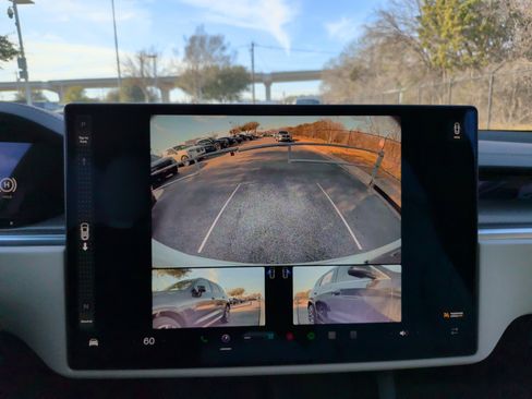 Used 2023 Tesla Model X Plaid image 16