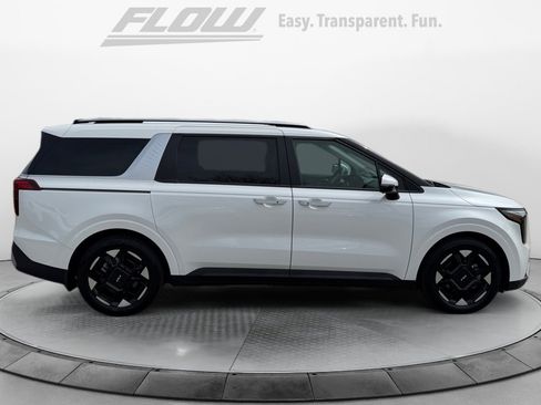 Used 2025 Kia Carnival EX FWD image 10