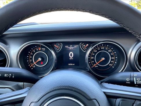 Used 2023 Jeep Gladiator Sport AWD/4WD image 10