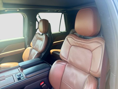 Used 2023 Lincoln Navigator Reserve AWD/4WD image 22