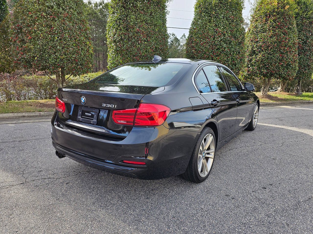 Used 2018 BMW 330i xDrive Sedan AWD/4WD image 5