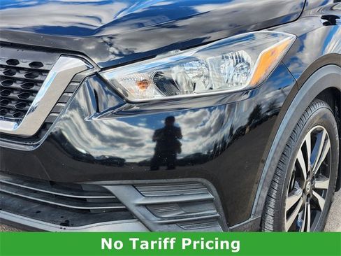 Used 2018 Nissan Kicks SV image 8