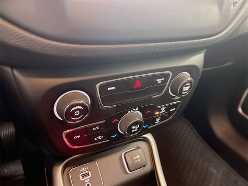 Used 2019 Jeep Compass Sport w/ Cold Weather Group image 16