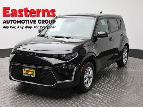 Used 2025 Kia Soul LX w/ LX Technology Package FWD image 1