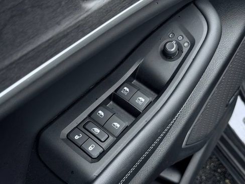 Used 2022 Jeep Grand Cherokee Limited AWD/4WD image 17