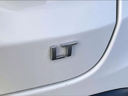 Certified 2025 Chevrolet Trax LT w/ LT Convenience Package image 8