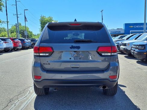 Used 2020 Jeep Grand Cherokee Laredo AWD/4WD image 5