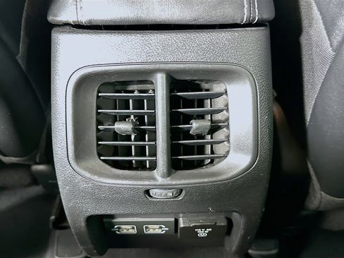 Used 2023 Jeep Cherokee Altitude Lux image 28