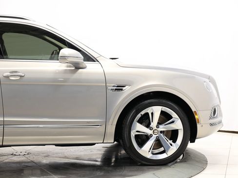 Used 2020 Bentley Bentayga Plug-In Hybrid image 83
