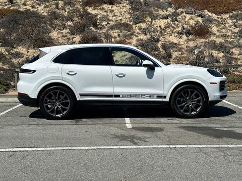 Used 2025 Porsche Cayenne image 9