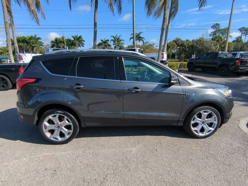 Used 2019 Ford Escape Titanium image 4
