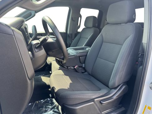 Used 2020 Chevrolet Silverado 1500 Custom w/ Custom Value Package RWD image 9