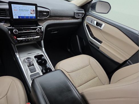 Used 2023 Ford Explorer Limited image 13