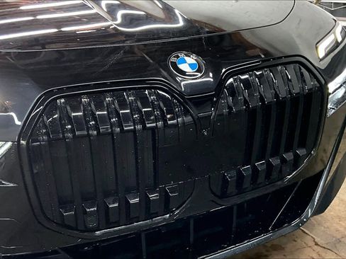 Used 2023 BMW 740i w/ Parking Assistance Package image 32