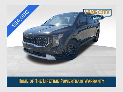 Used 2025 Kia Carnival