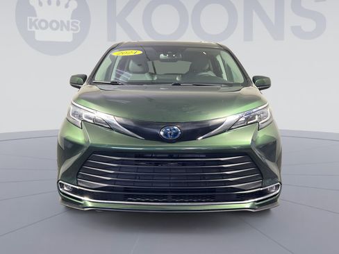 Used 2021 Toyota Sienna XLE image 11