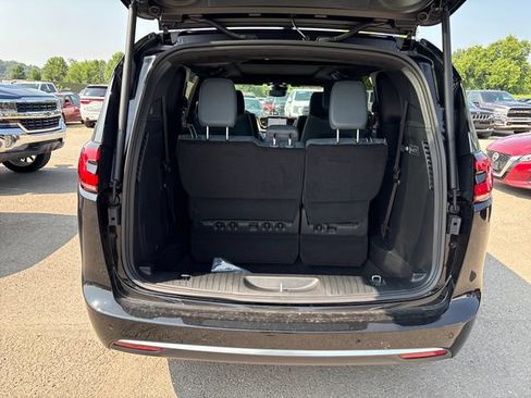 New 2027 Chrysler Pacifica Pinnacle AWD/4WD image 27
