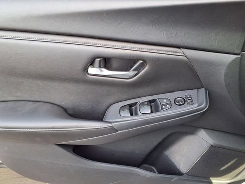 Used 2024 Nissan Sentra SV FWD image 20