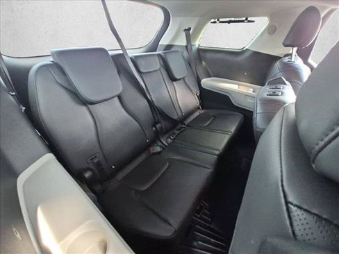 Used 2024 Kia Carnival EX FWD image 18