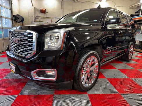 Used 2019 GMC Yukon Denali w/ Denali Ultimate Package image 3