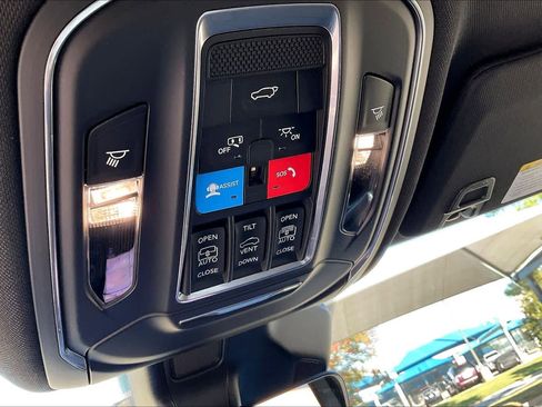 New 2025 Jeep Grand Cherokee Limited image 17